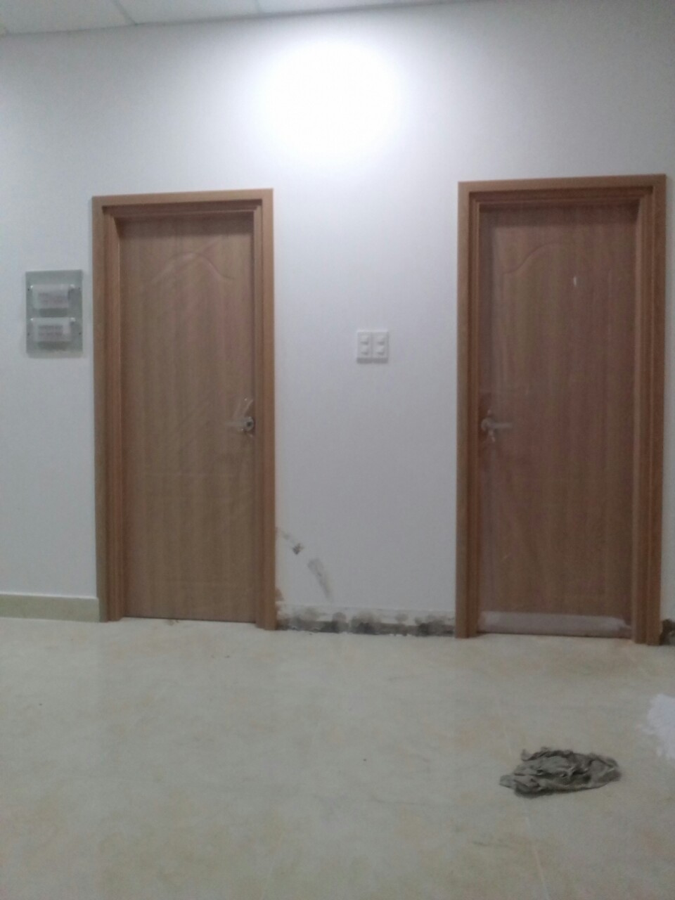 cửa chính, cửa phòng ngủ, cửa phòng khách...