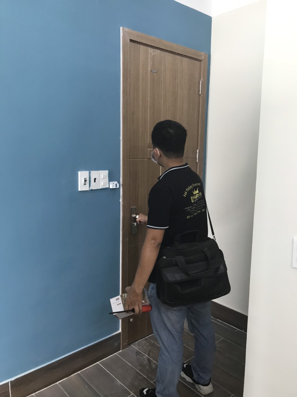 cửa nhựa gỗ công nghiệp