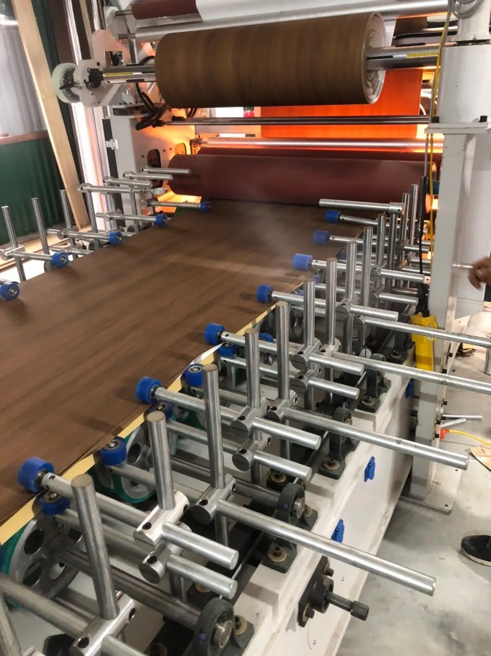 cửa nhựa gỗ composite Quận 2