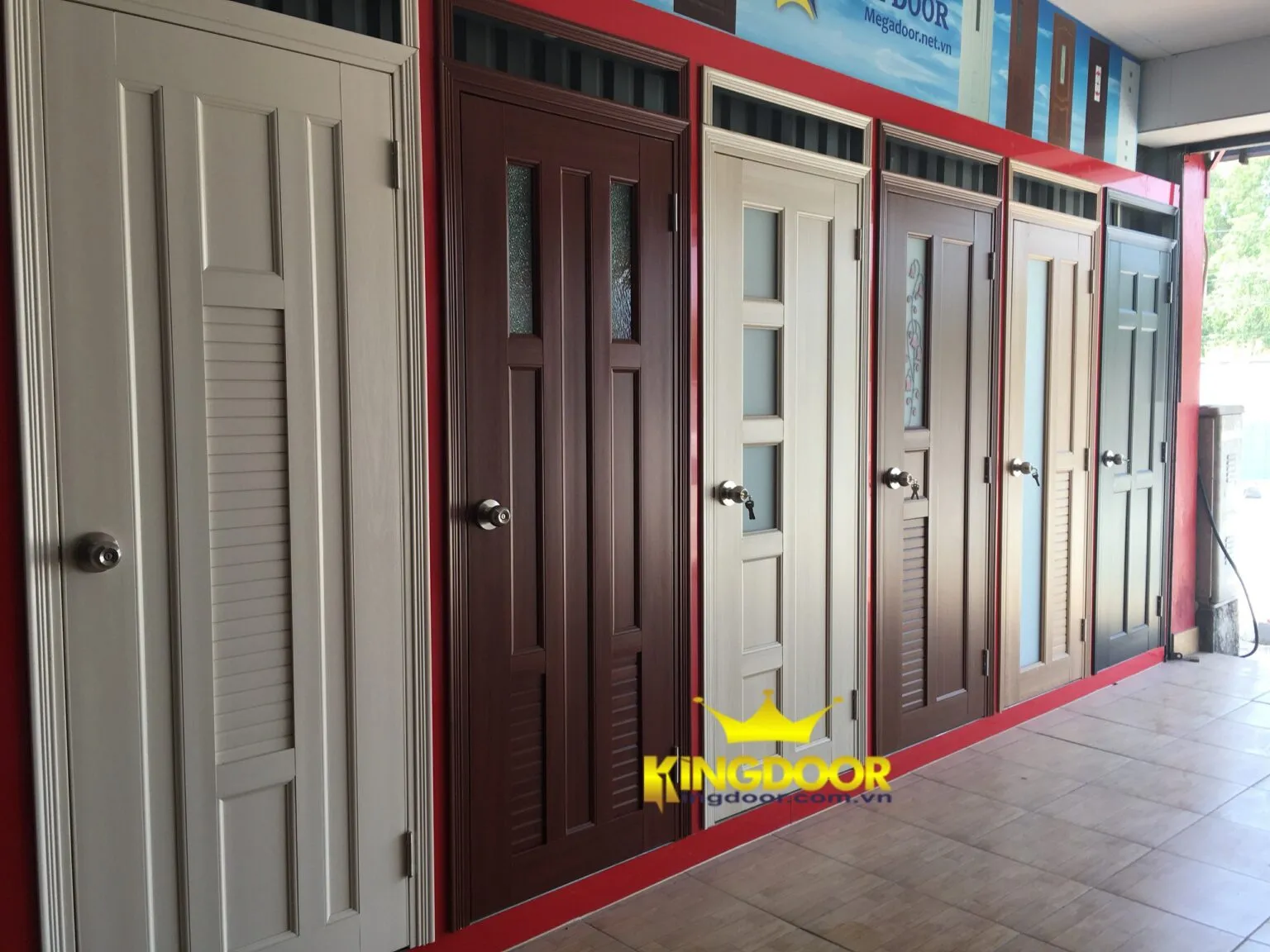 Cửa nhựa đài loan vân gỗ tại gò vấp