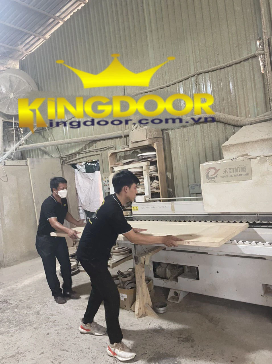 SẢN XUẤT CỬA GỖ CÔNG NGHIỆP