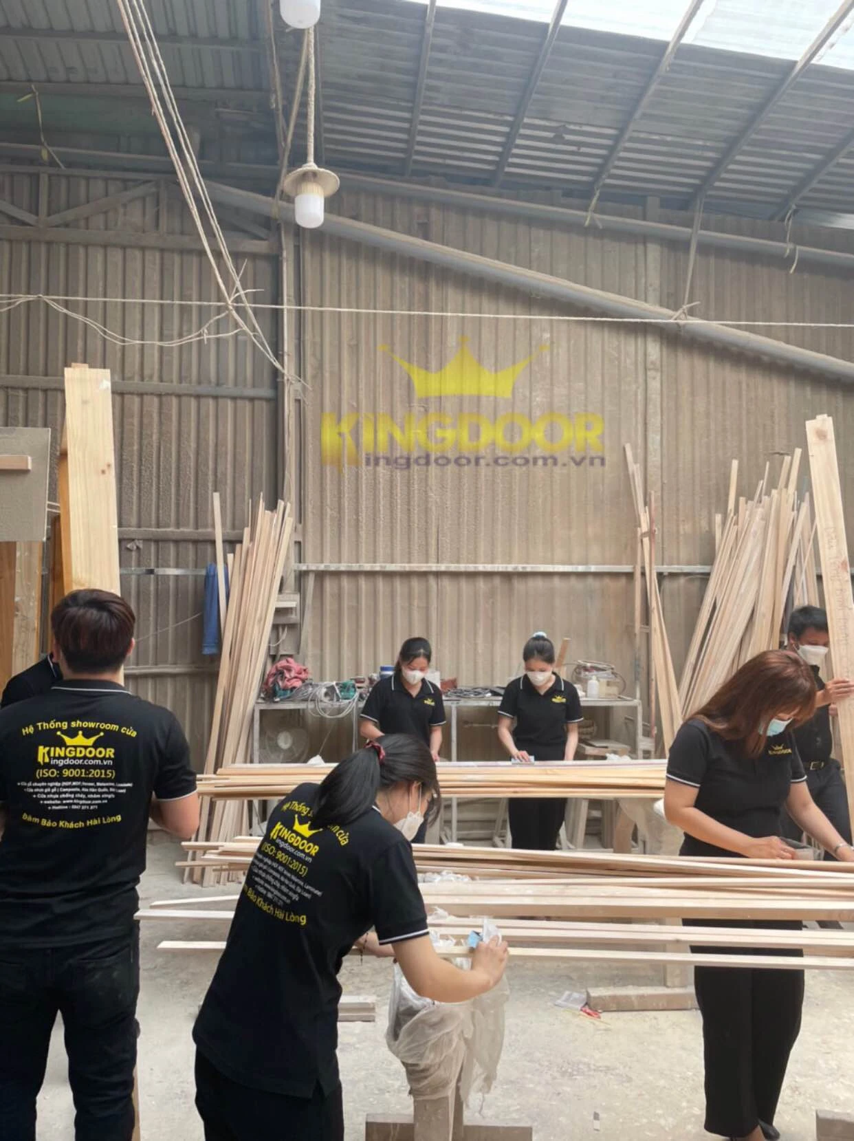 SẢN XUẤT CỬA GỖ CÔNG NGHIỆP