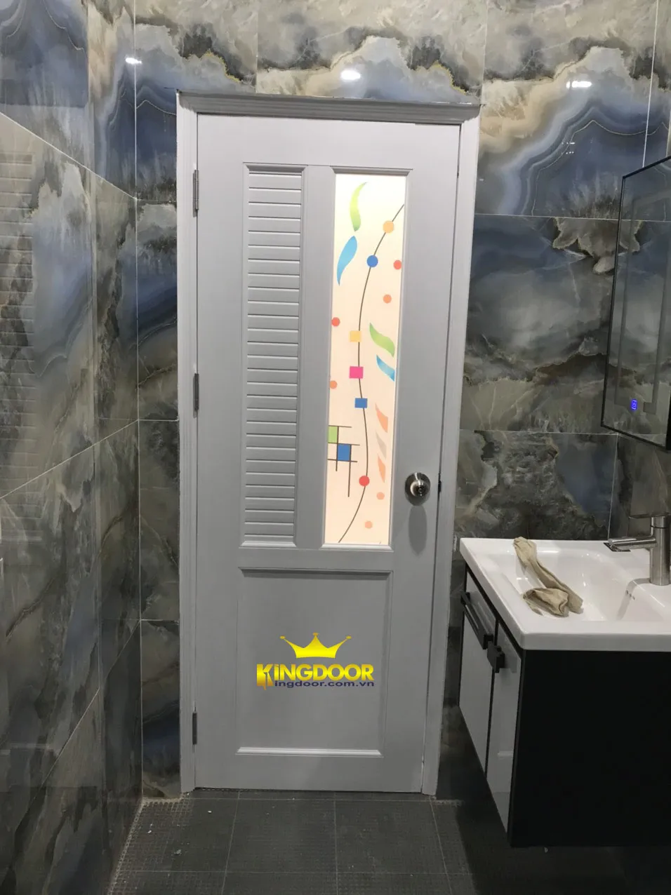 Cửa đài loan tại quận 4