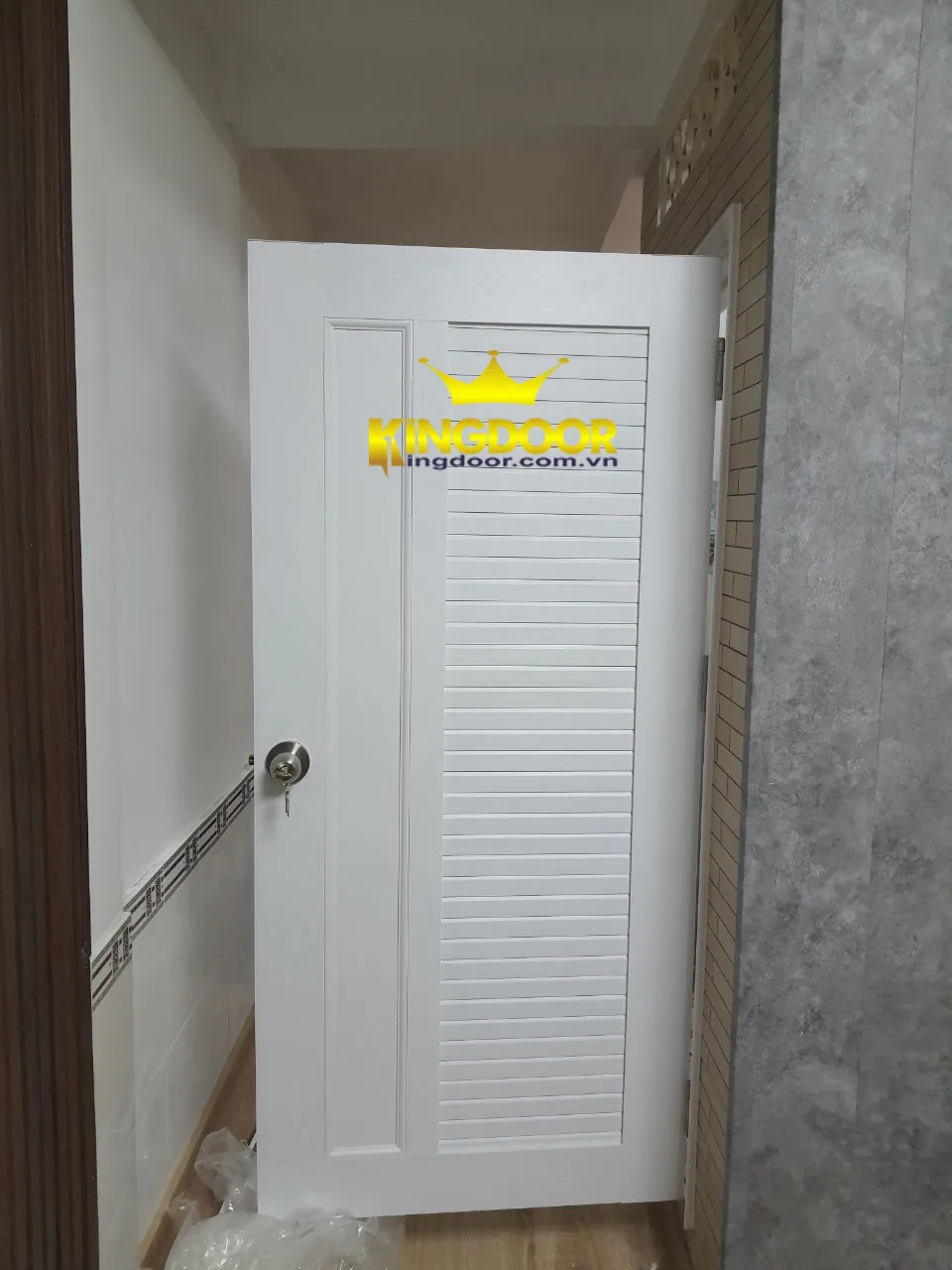 Cửa đài loan tại quận 4