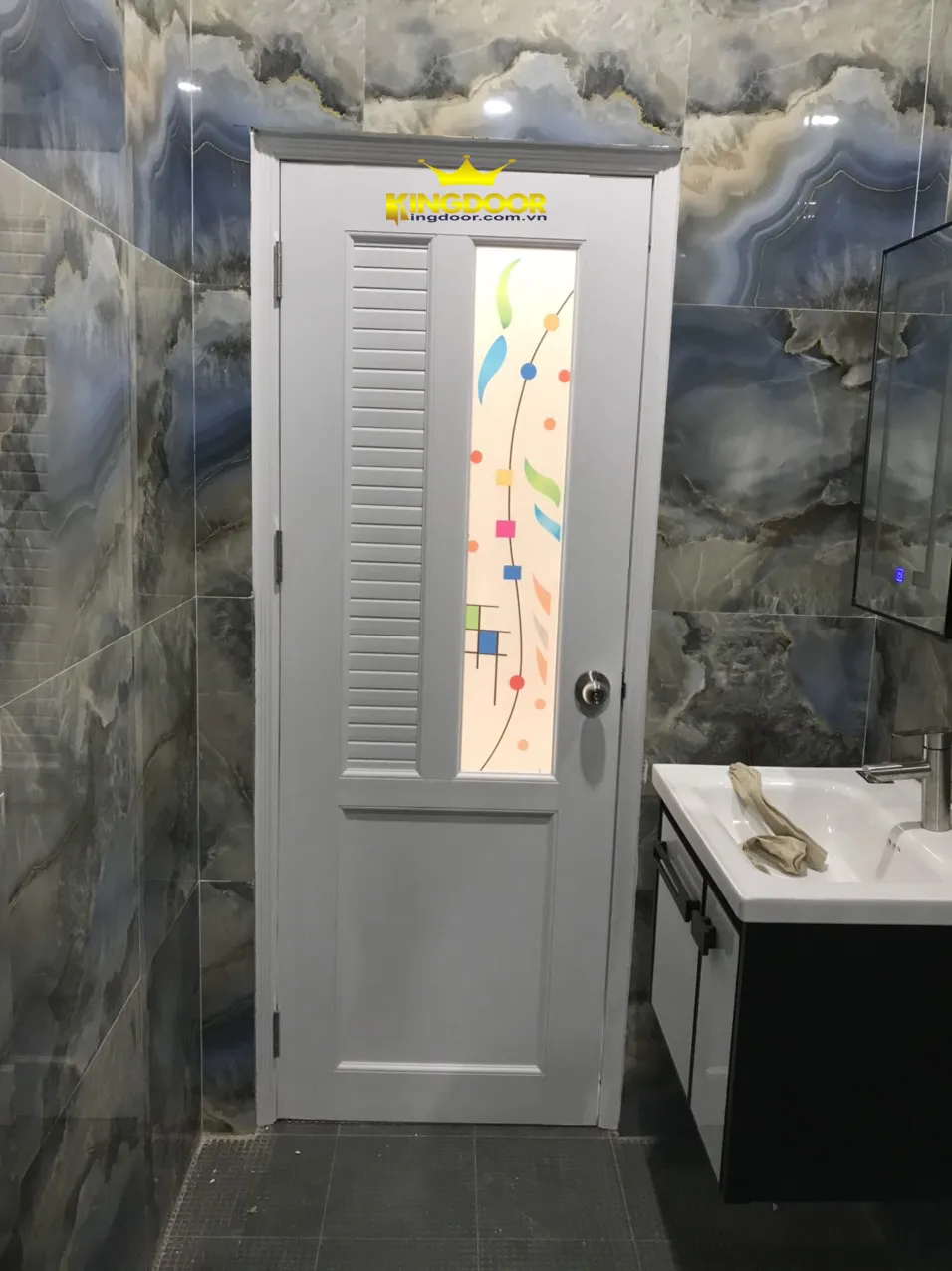 Cửa nhựa toilet giá rẽ 2022