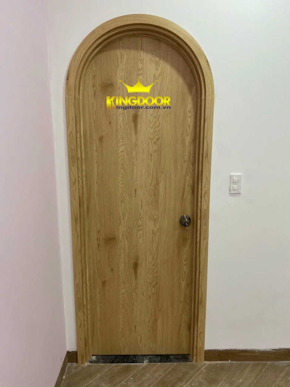 Cửa vòm composite tại Quận 1