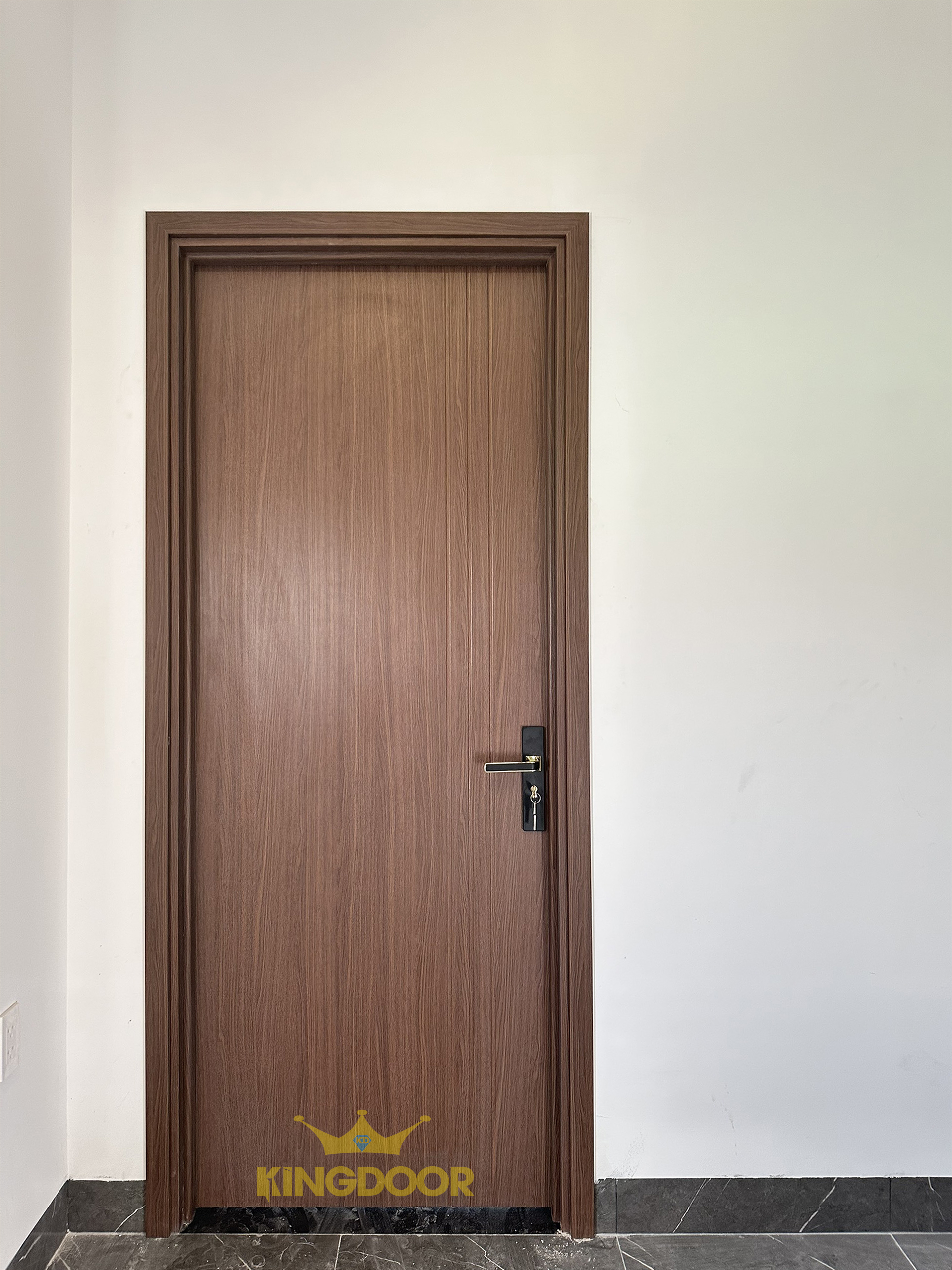 Cửa nhựa composite phủ da