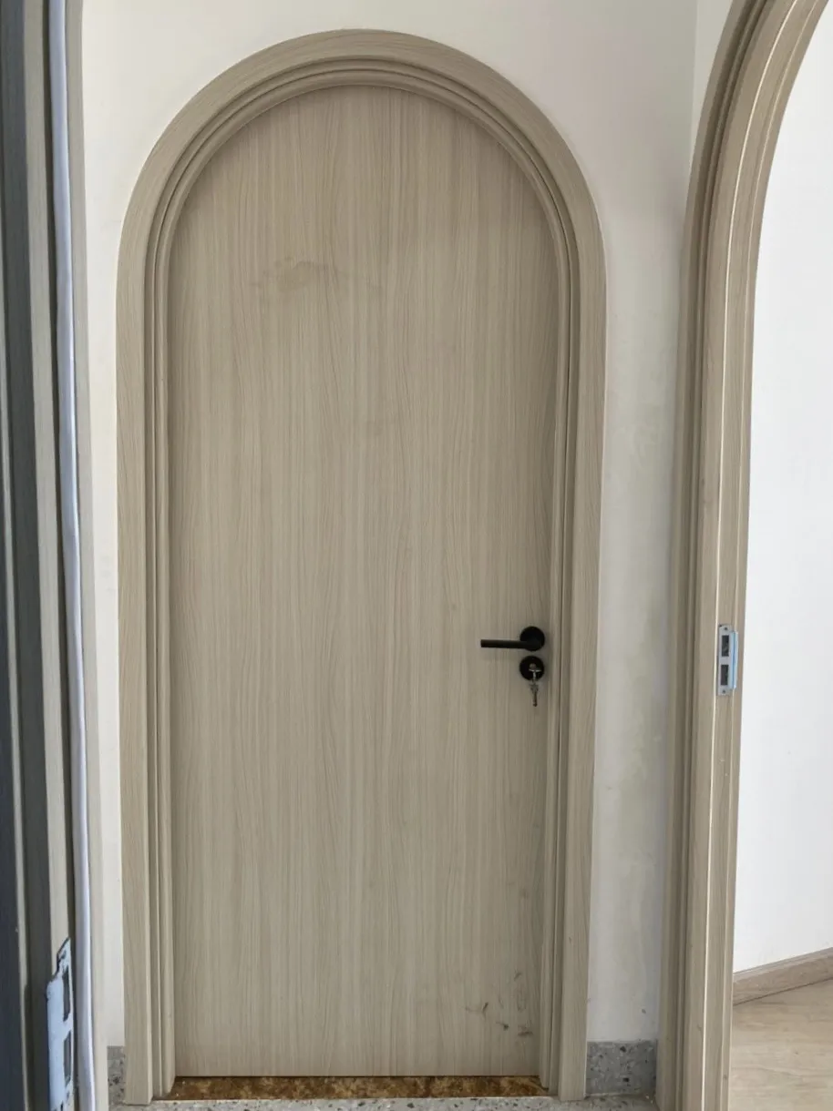 cua-vom-nhua-composite-tai-nha-be