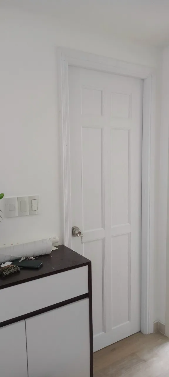 cua-nhua-dai-loan-tai-phu-nhuan