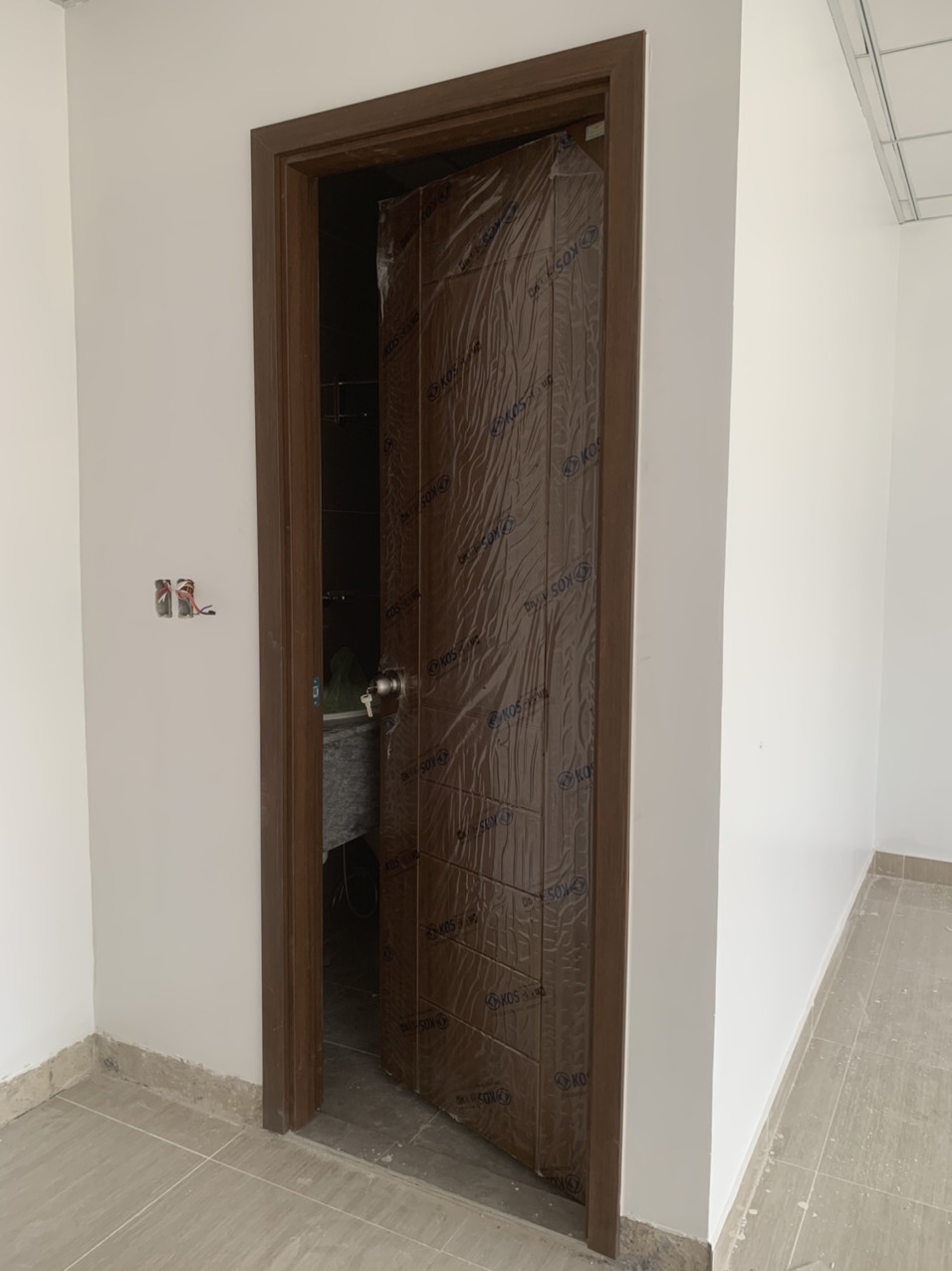 Lắp đặt cửa nhựa ABS Hàn Quốc cho cửa phòng tại Cần thơ