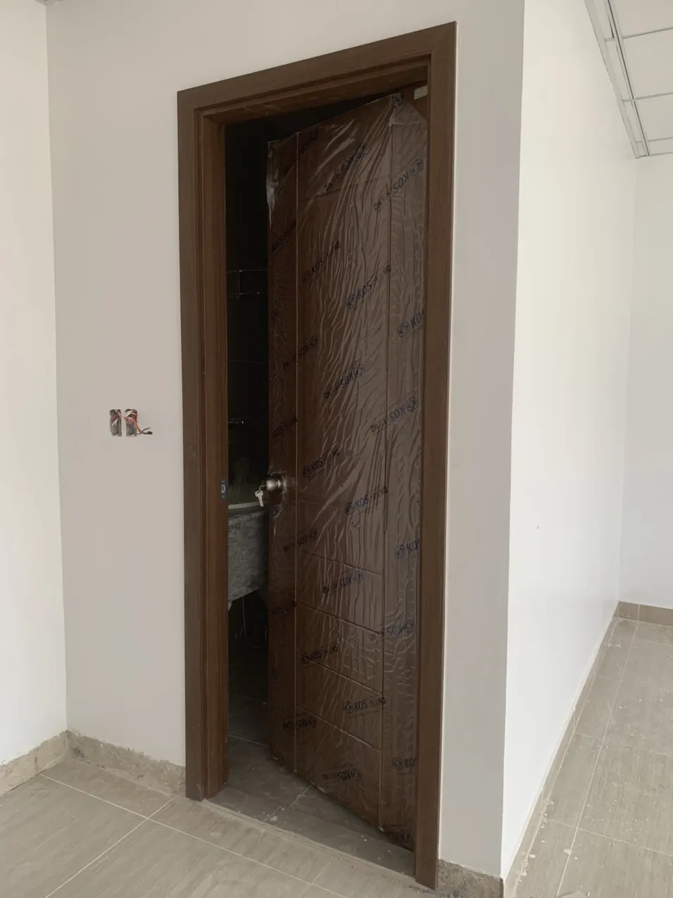 Lắp đặt cửa nhựa ABS Hàn Quốc cho cửa phòng tại Cần thơ