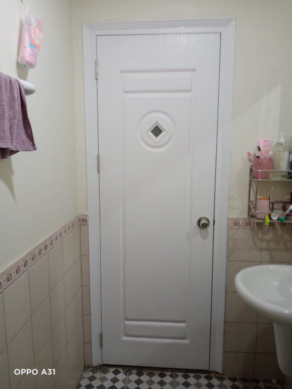 cua-nhua-dai-loan-duc-cho-nha-ve-sinh