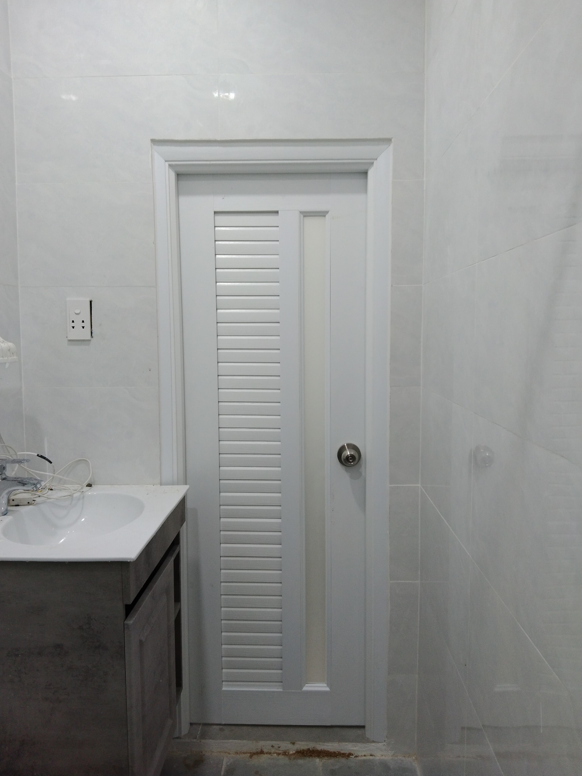 cua-nhua-dai-loan-tai-thong-nhat-dong-nai