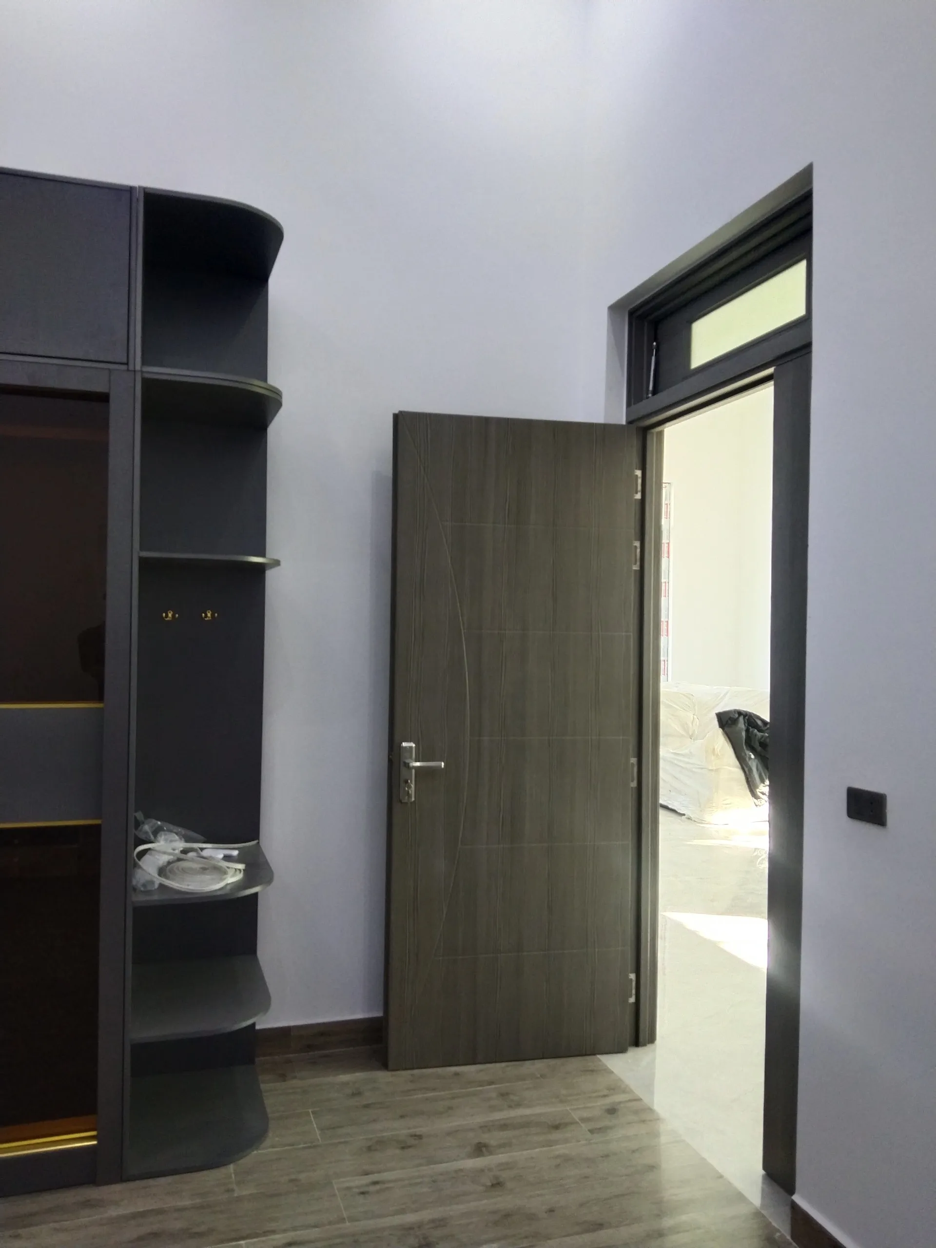 cua-nhua-composite-tai-lam-dong