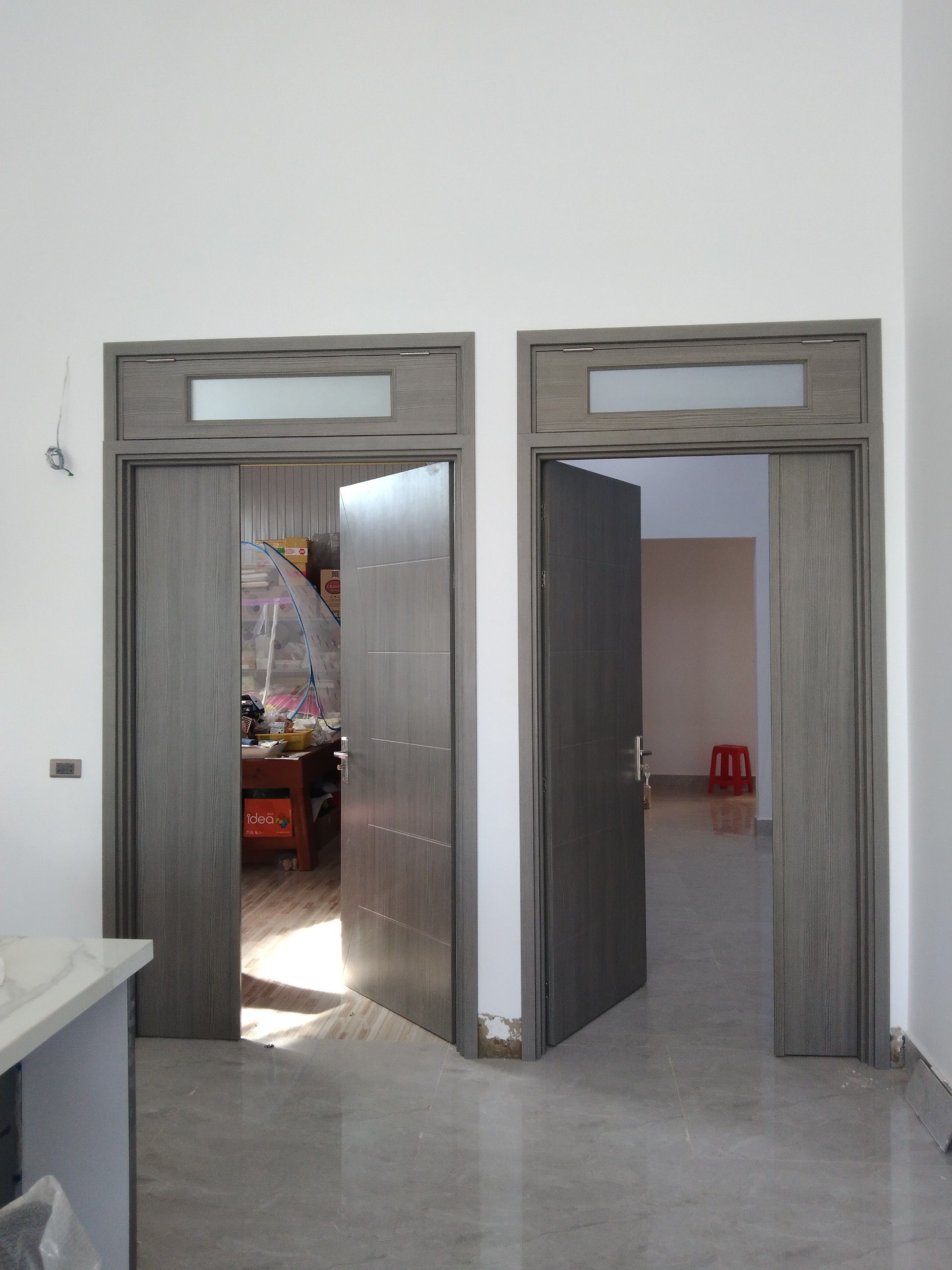 cua-nhua-composite-tai-lam-dong