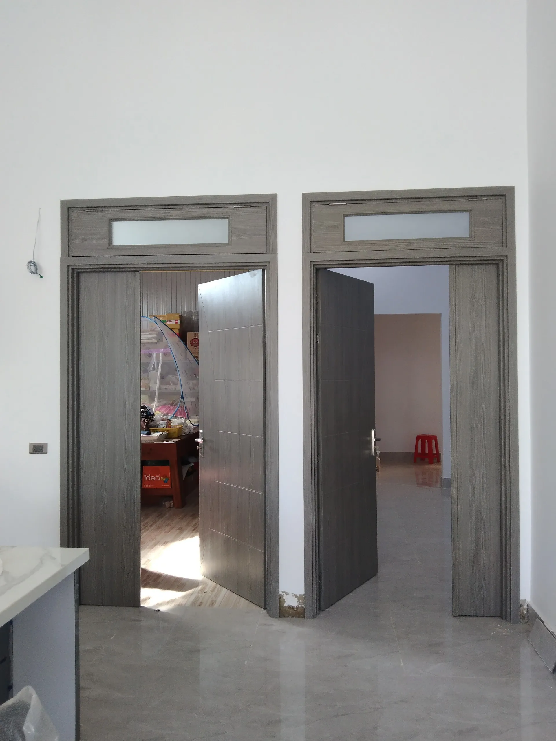 cua-nhua-composite-tai-lam-dong