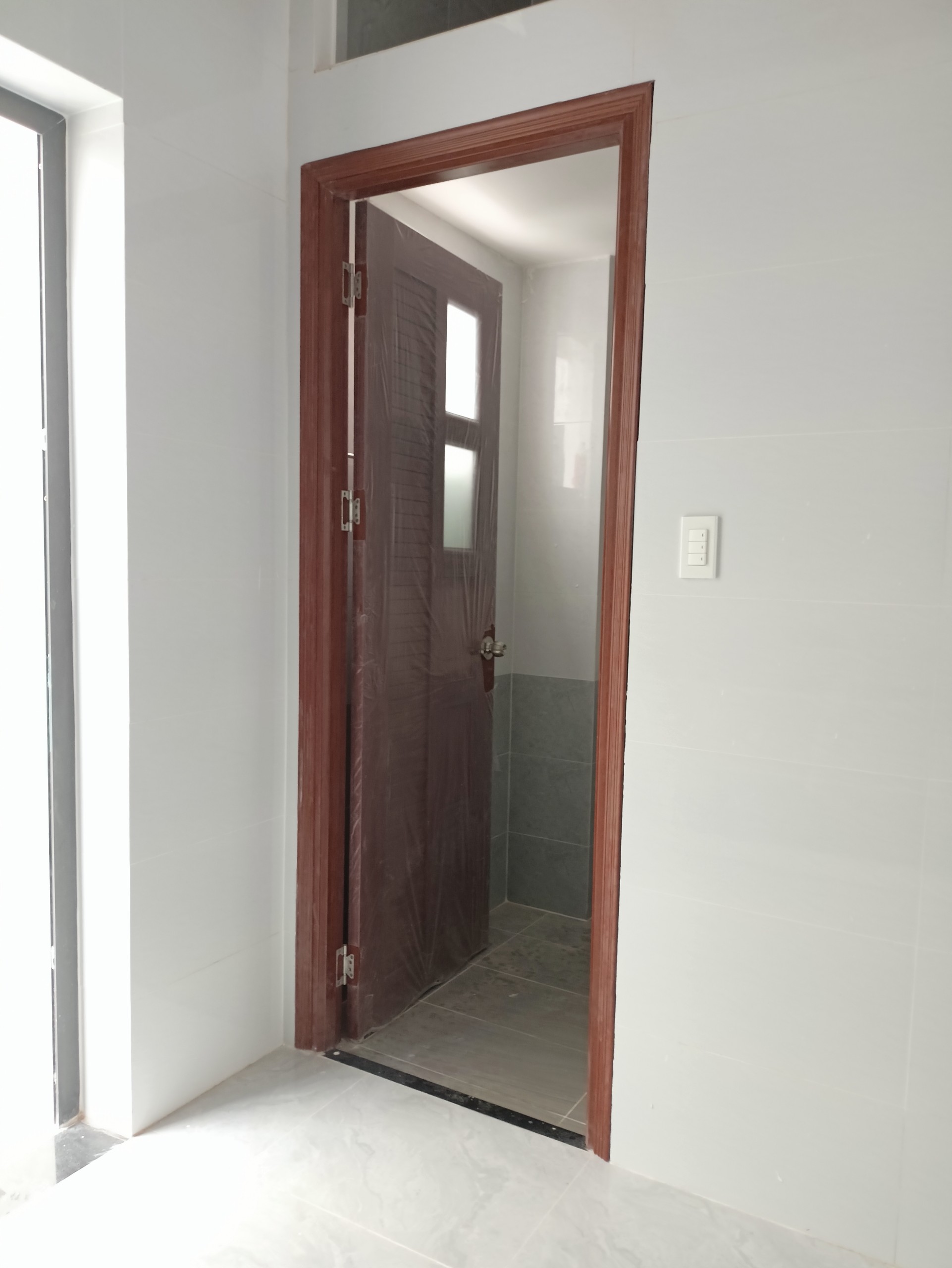 cua-nhua-dai-loan-tai-binh-duong