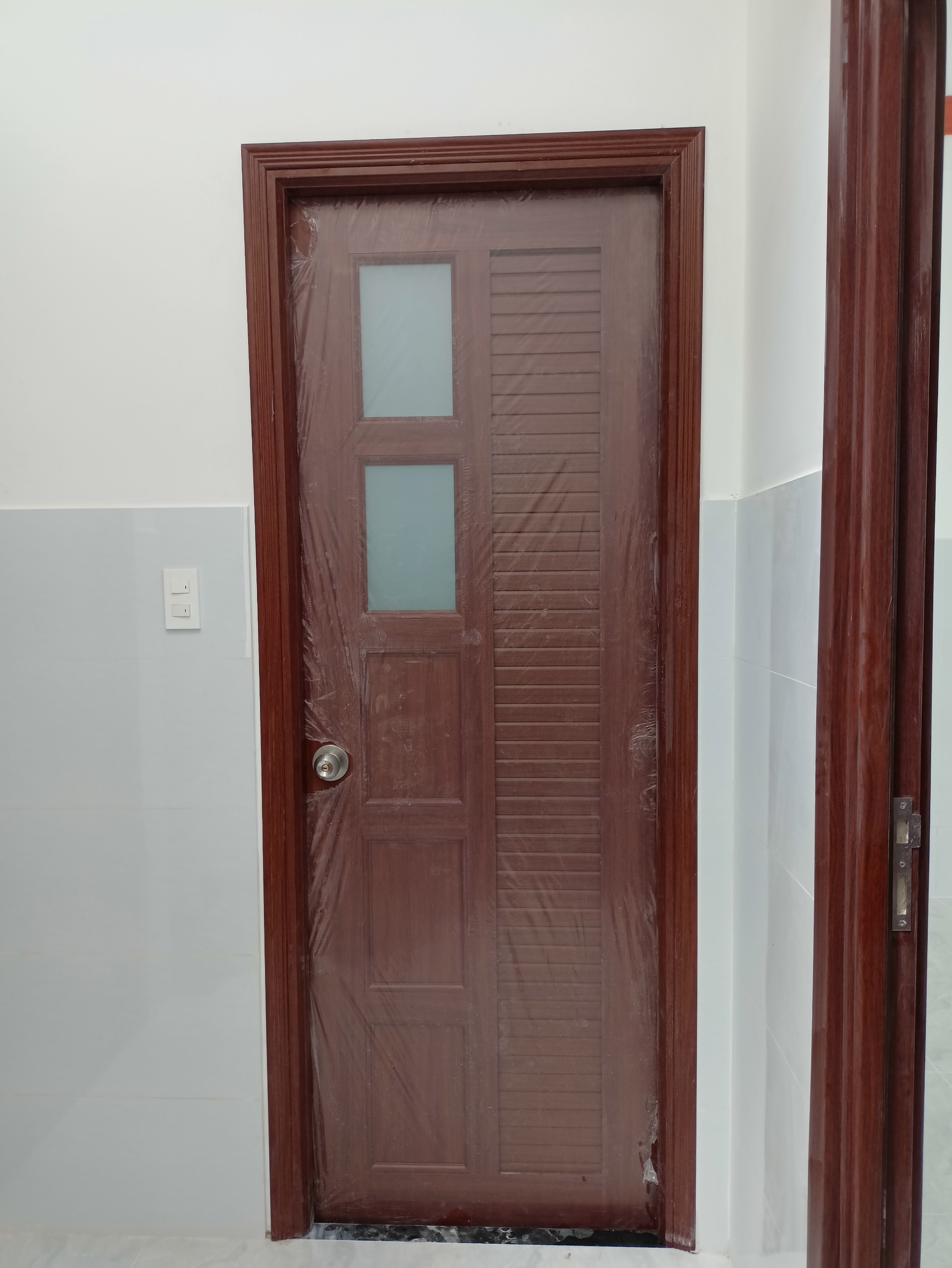 cua-nhua-dai-loan-tai-binh-duong