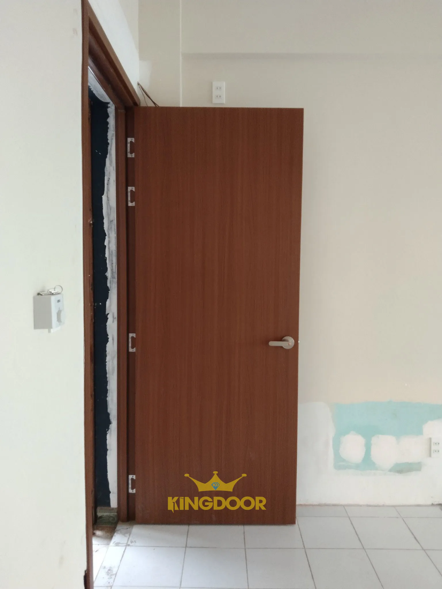 cua-nhua-composite-tai-quan-3