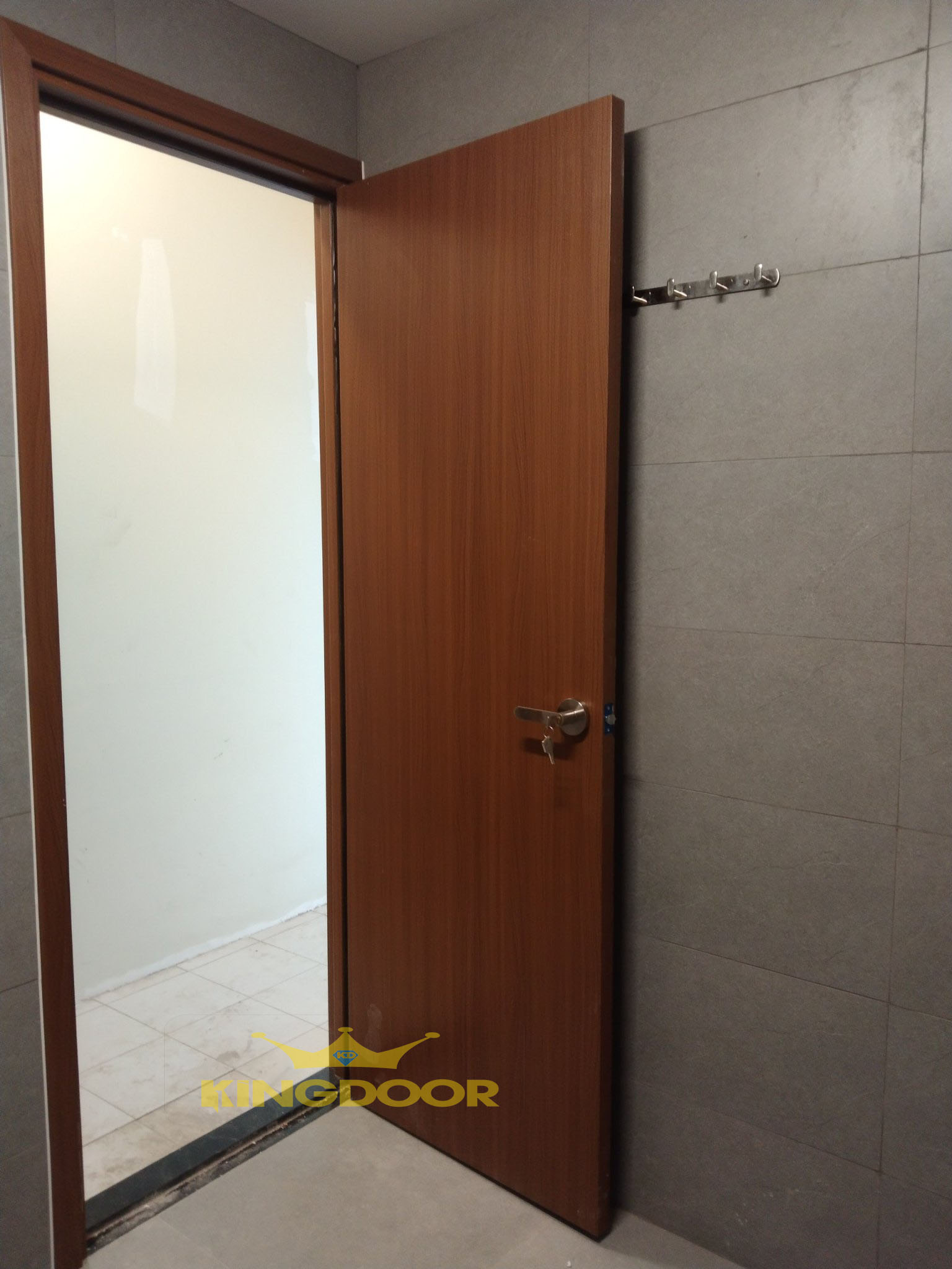 cua-nhua-composite-tai-quan-3