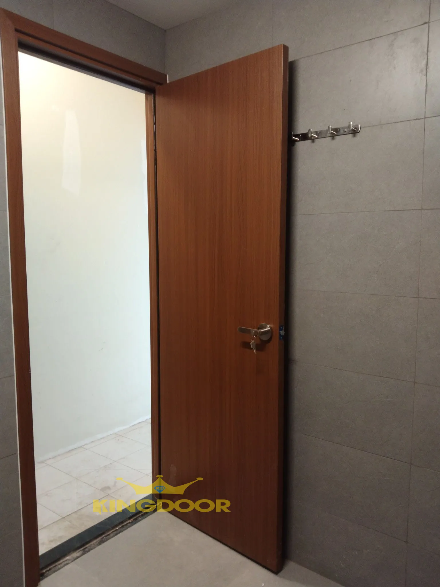 cua-nhua-composite-tai-quan-3