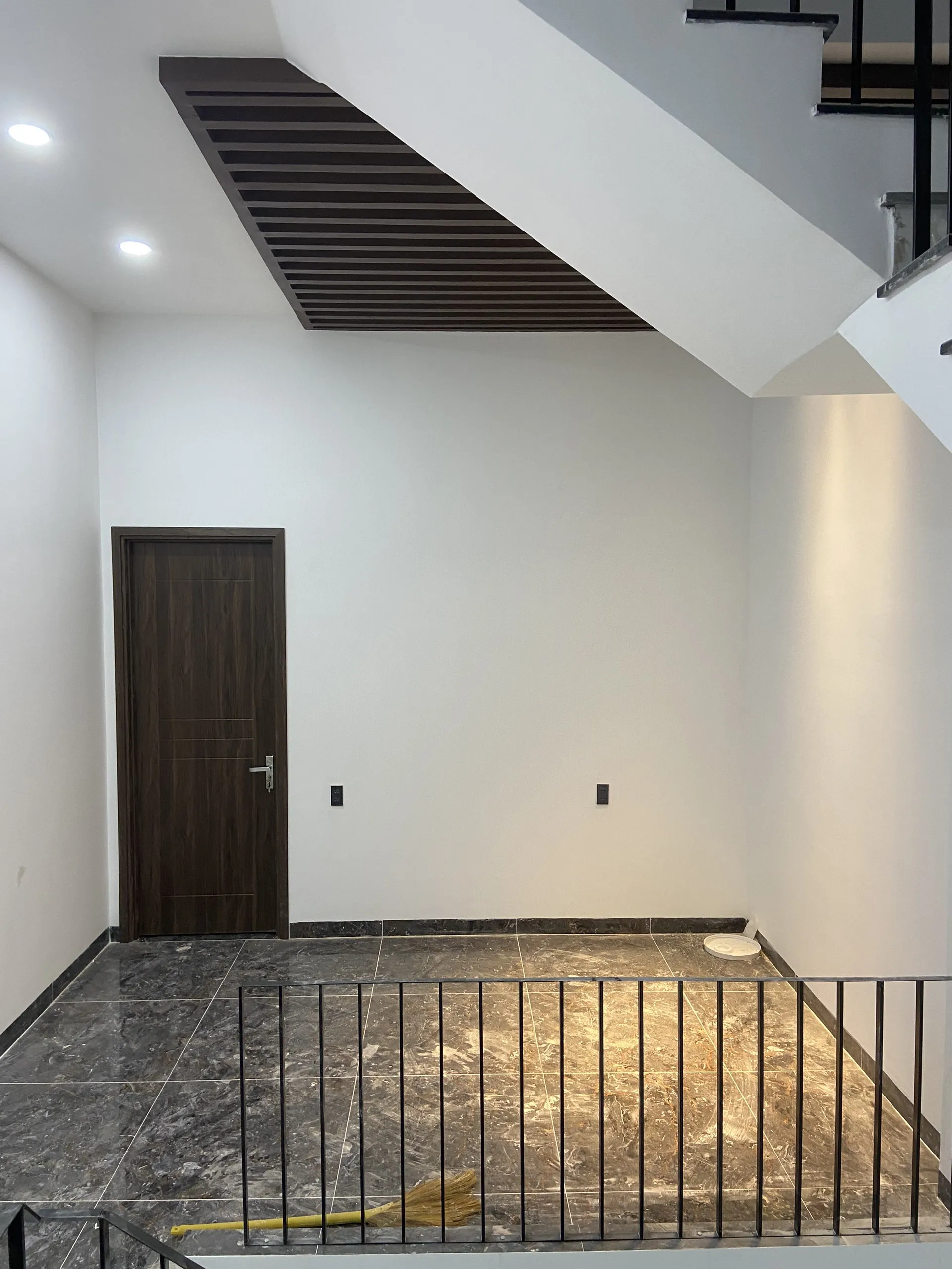 cua-nhua-composite-tai-nha-trang-khanh-hoa