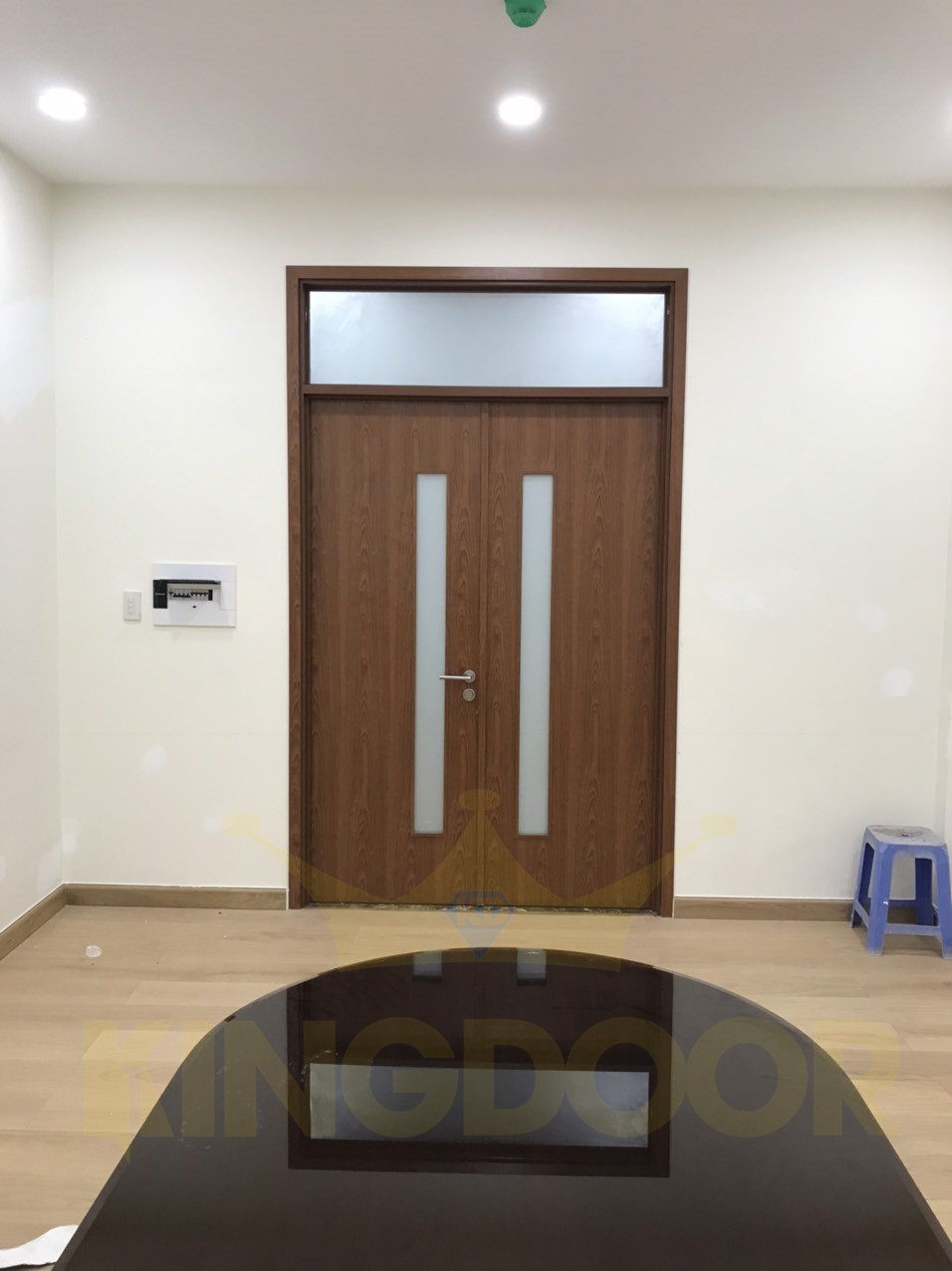 cua-go-cong-nghiep-tai-di-an