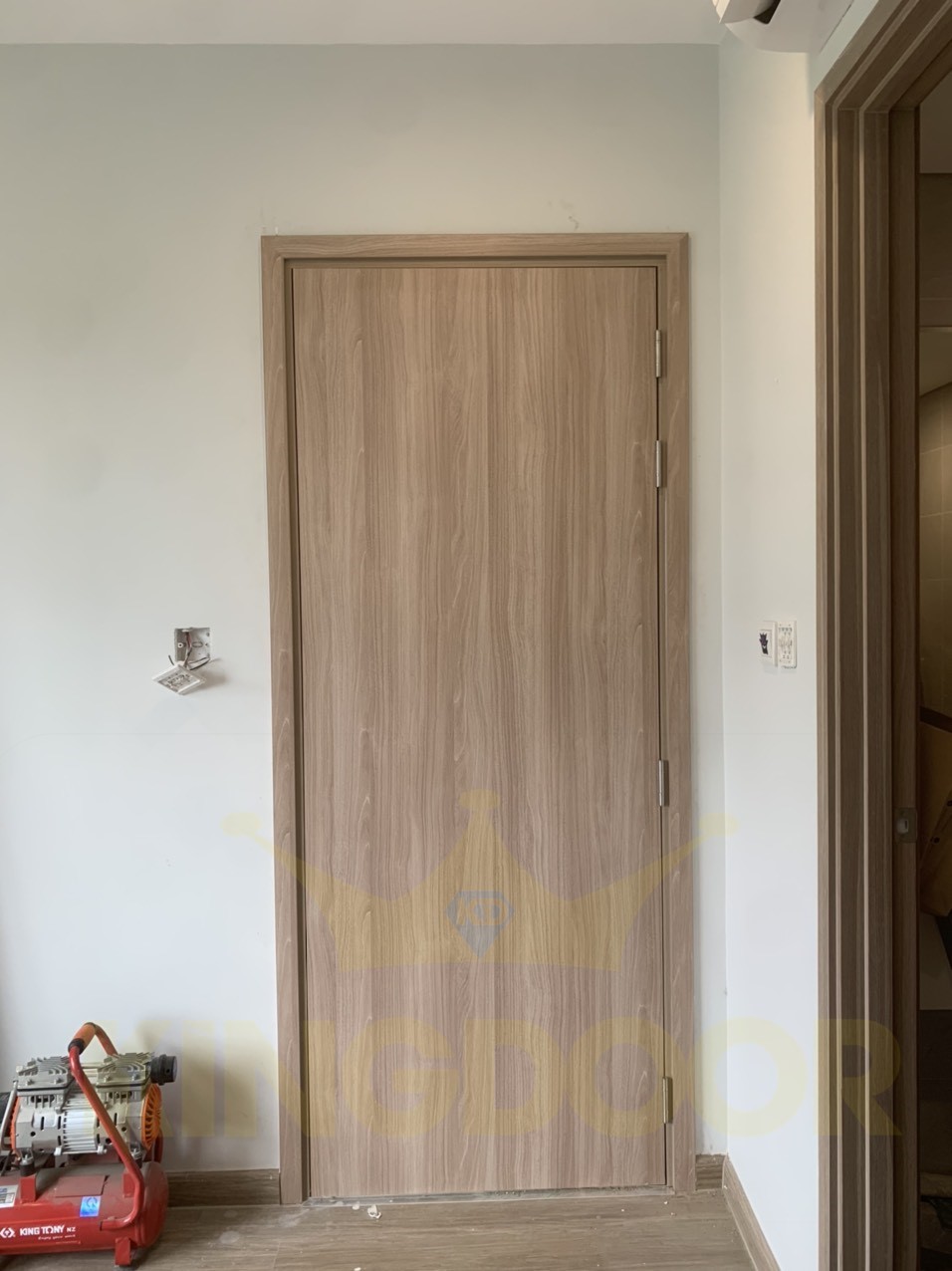 cua-go-cong-nghiep-tai-di-an