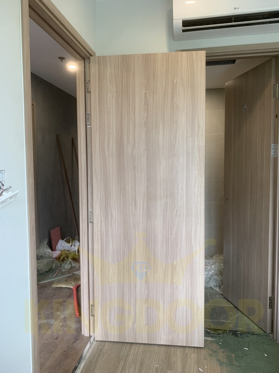 cua-go-cong-nghiep-tai-di-an