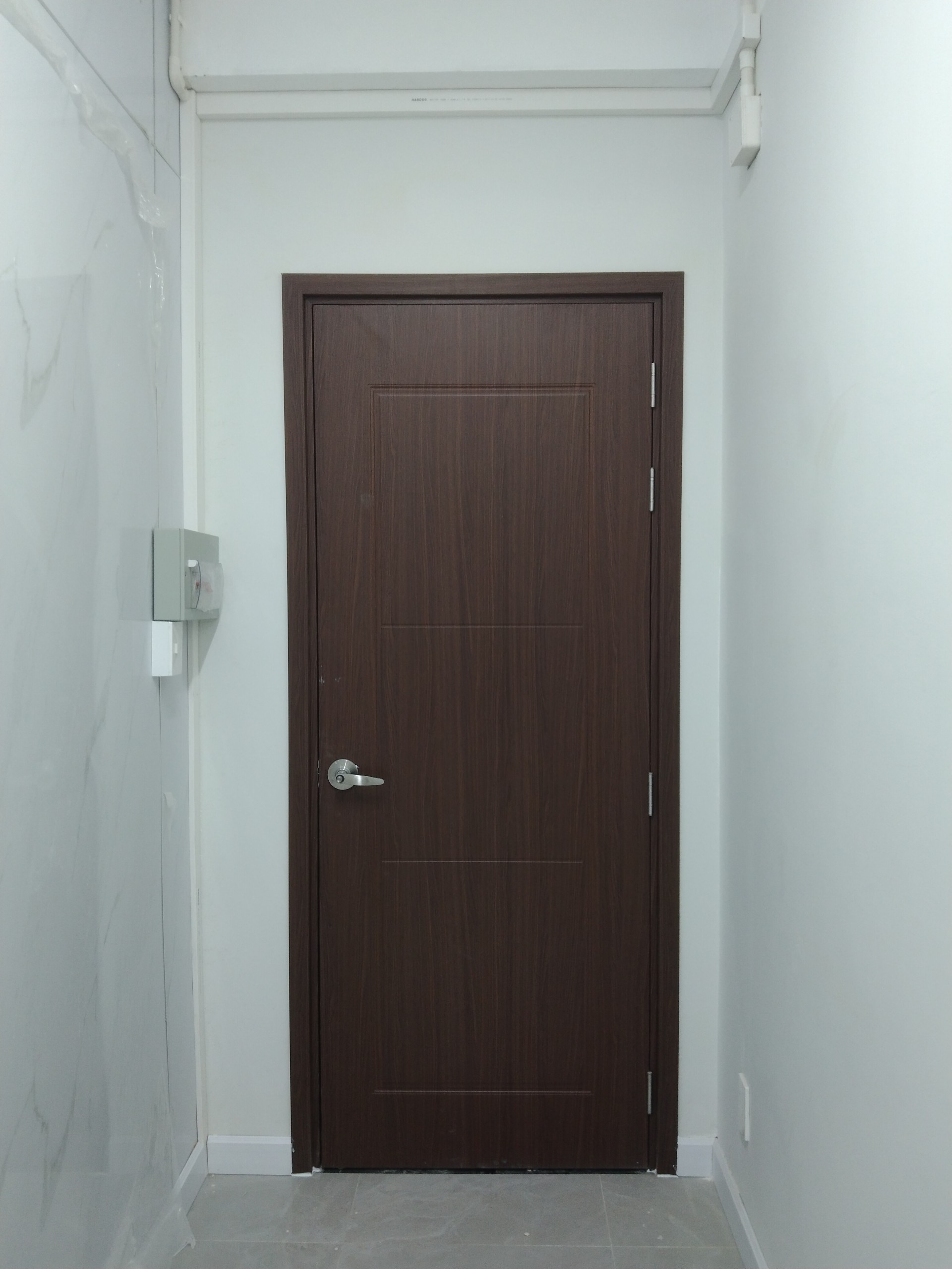 cua-nhua-compoiste-tai-quan 1