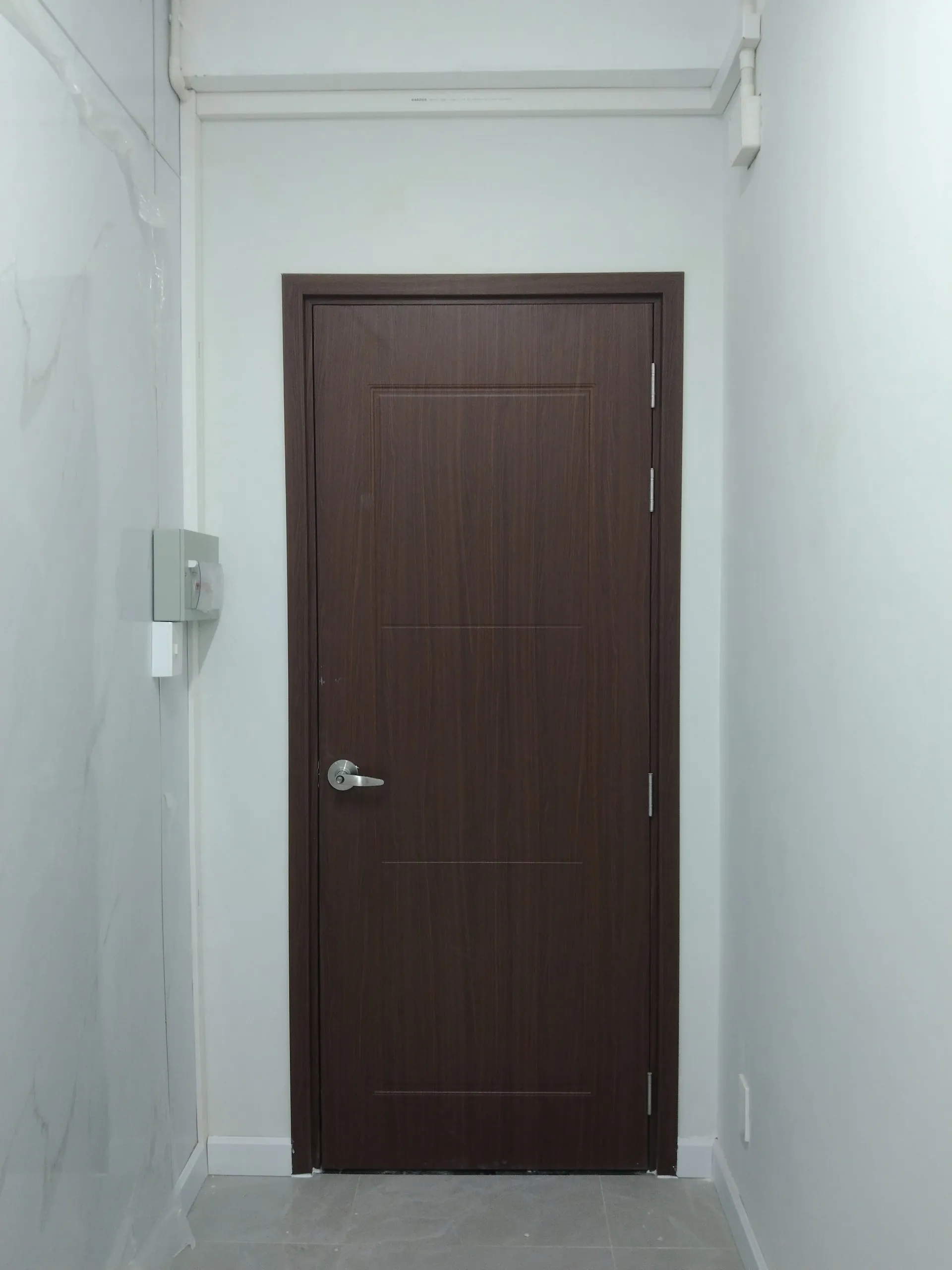 cua-nhua-compoiste-tai-quan 1