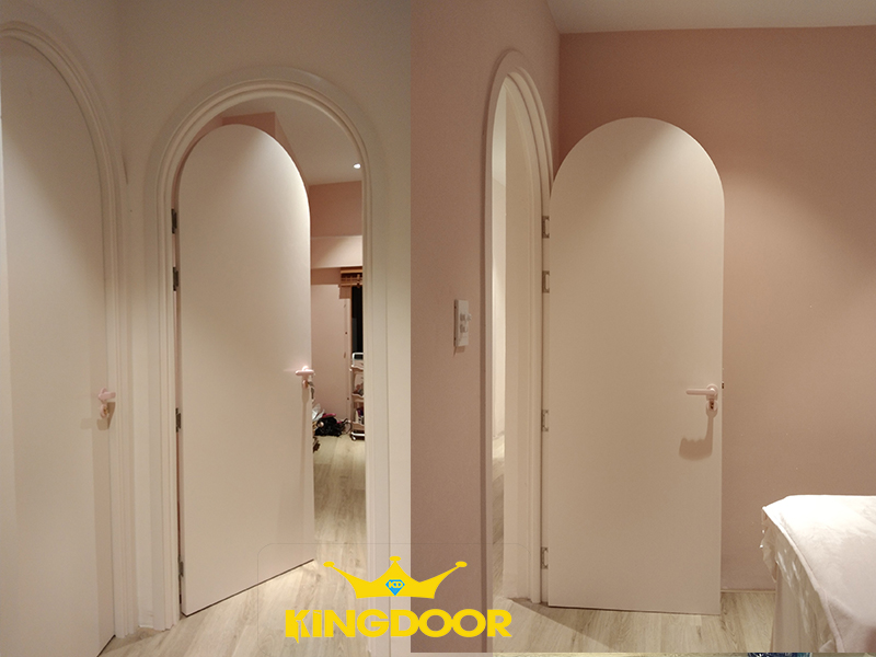 cua-vom-nhua-composite-tai-di-an