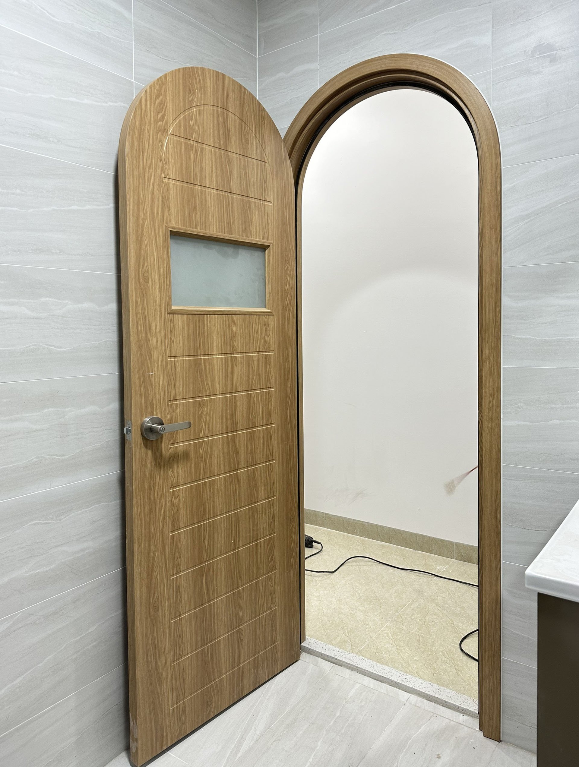 cua-vom-nhua-composite