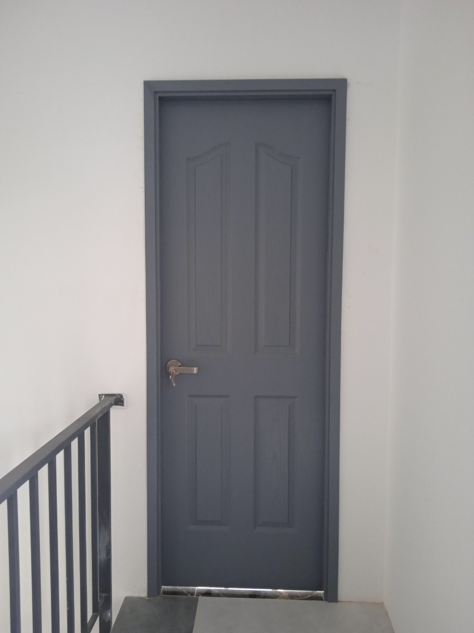 cua-go-cong-nghiep-tại-binh-tan