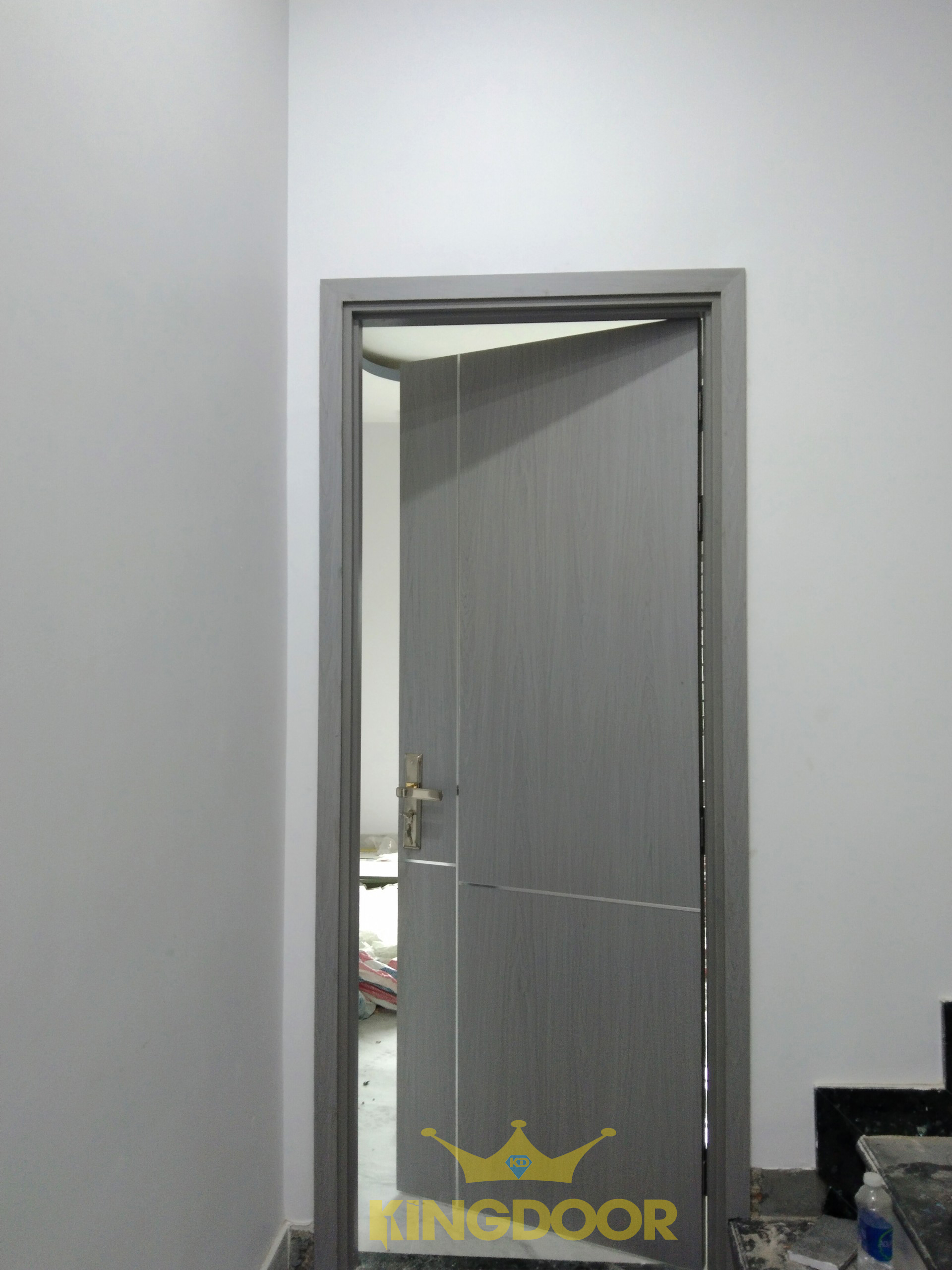 cua-go-cong-nghiep-tại-binh-tan