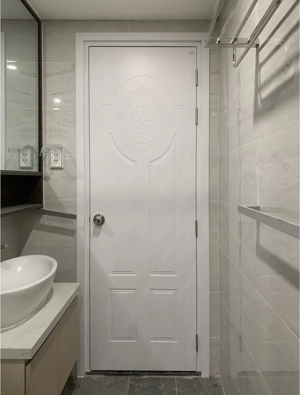 cua-nhua-composite-tai-lam-dong