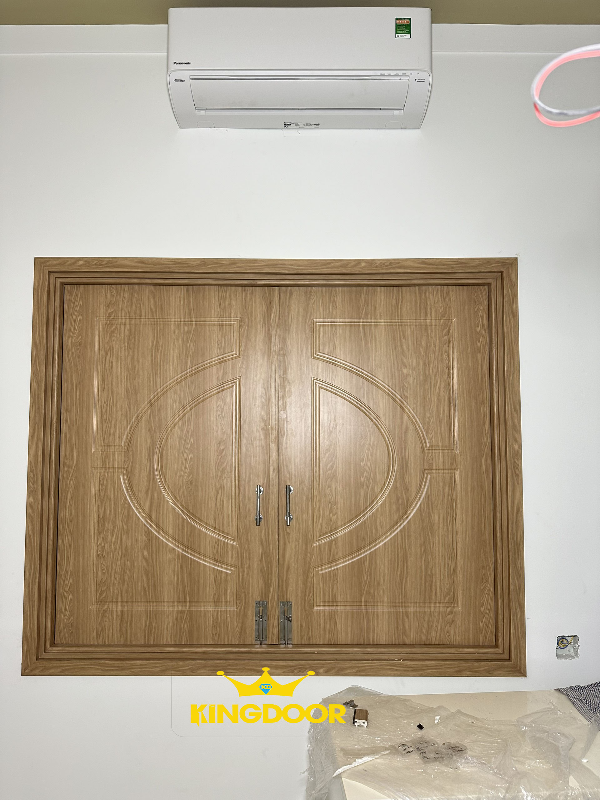 cua-nhua-composite-tai-lam-dong