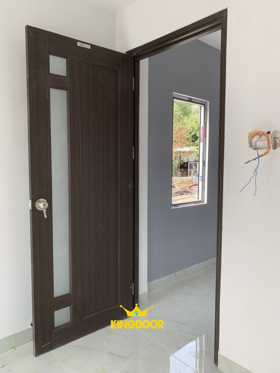 cua-nhua-dai-loan-tai-thuan-an