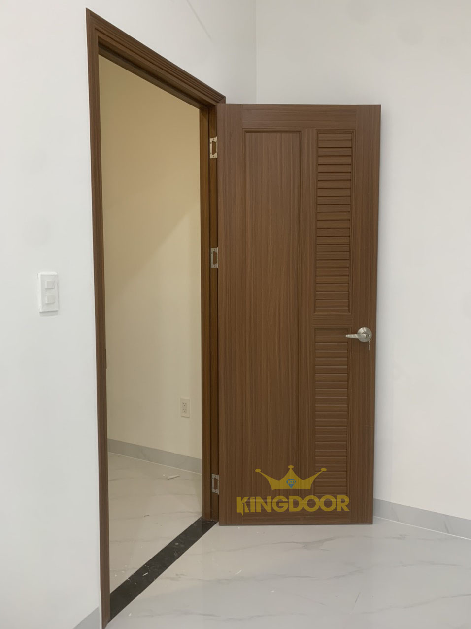 cua-nhua-dai-loan-tai-thuan-an