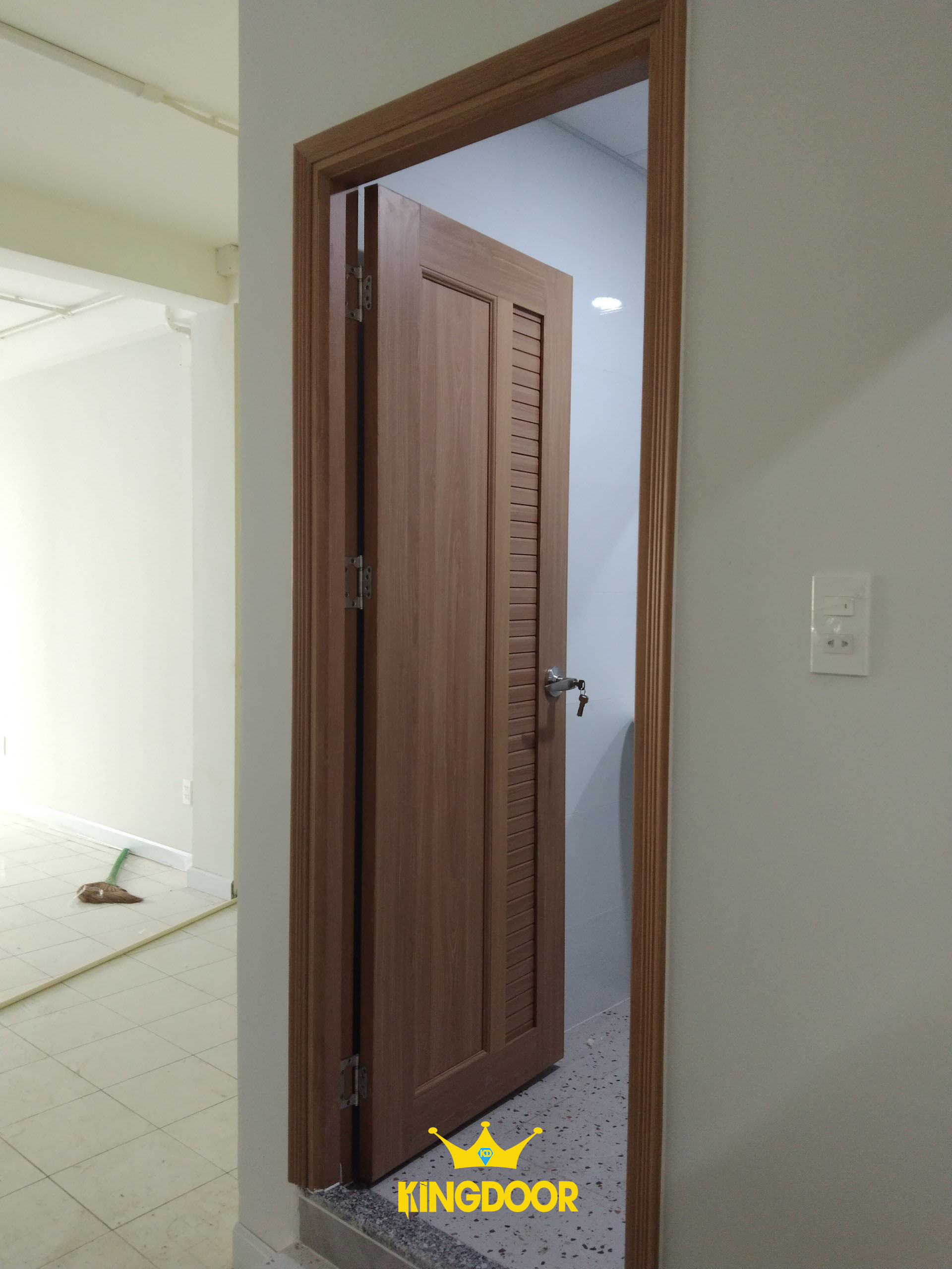 cua-nhua-dai-loan-tai-thuan-an