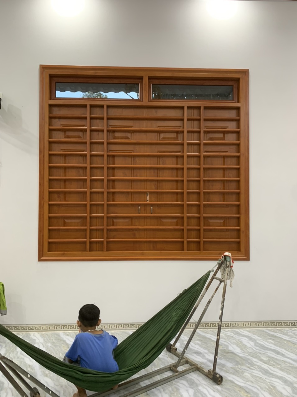 cua-so-thep-van-go-4-canh