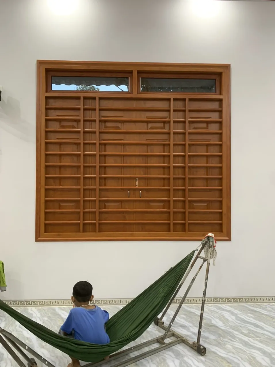 cua-so-thep-van-go-4-canh