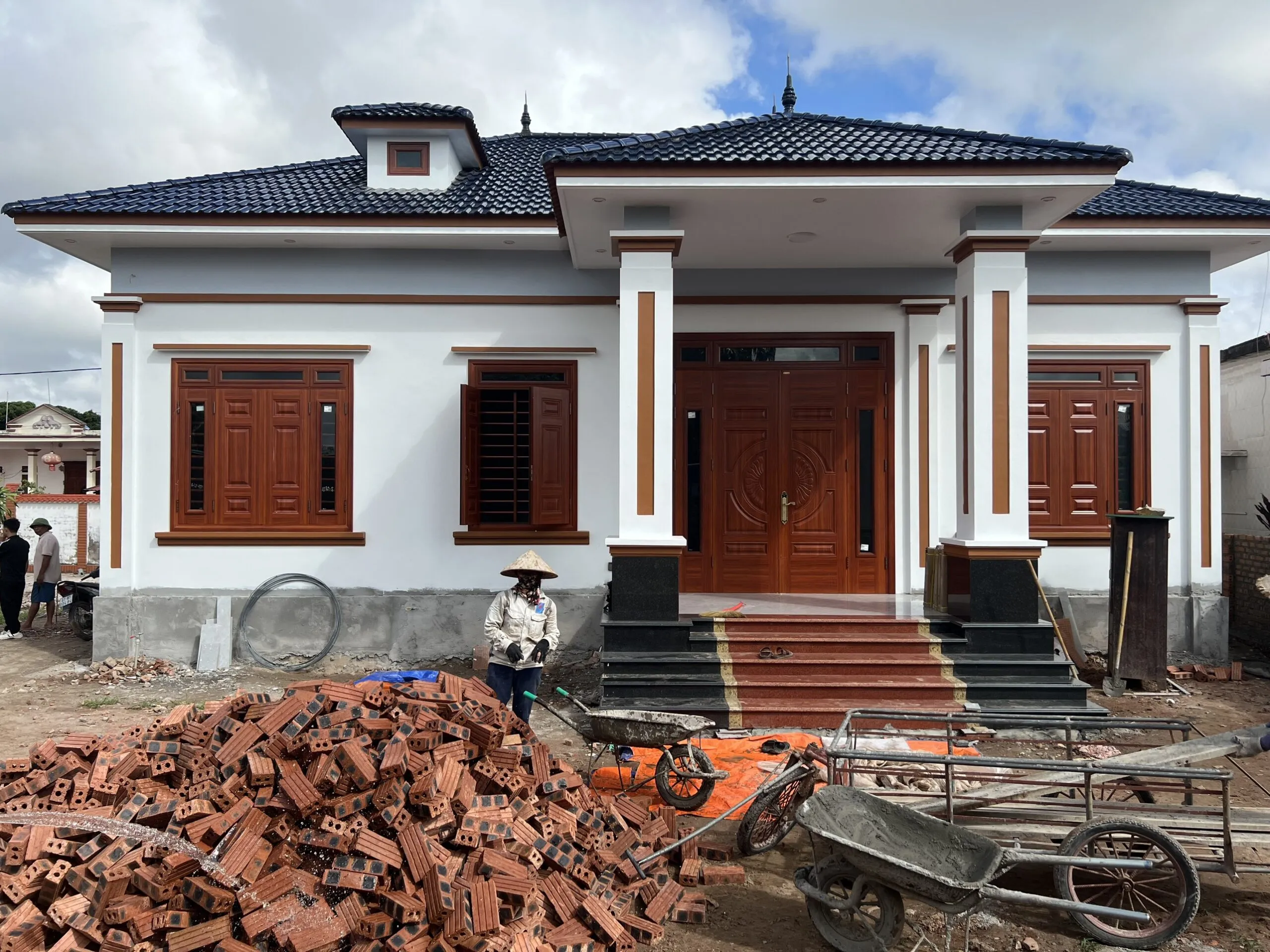 cua-thep-van-go-tai-binh-tan