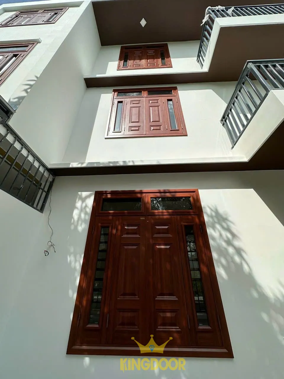 cua-thep-van-go-tai-binh-tan