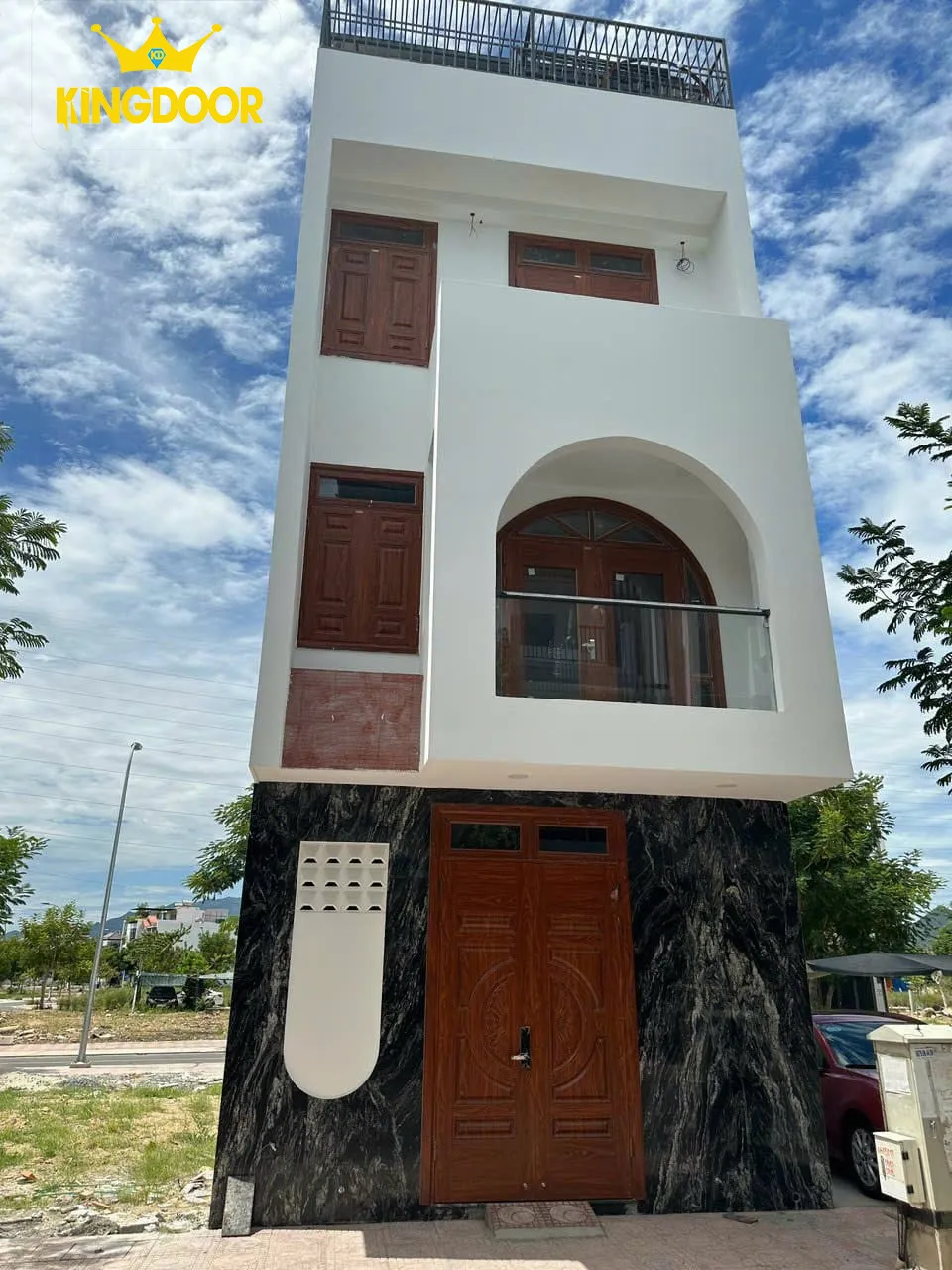 cua-thep-van-go-tai-binh-tan