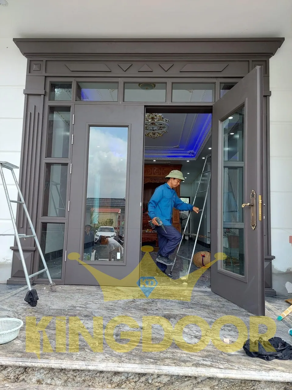 cua-thep-van-go-4-canh-luxury-thuy-luc