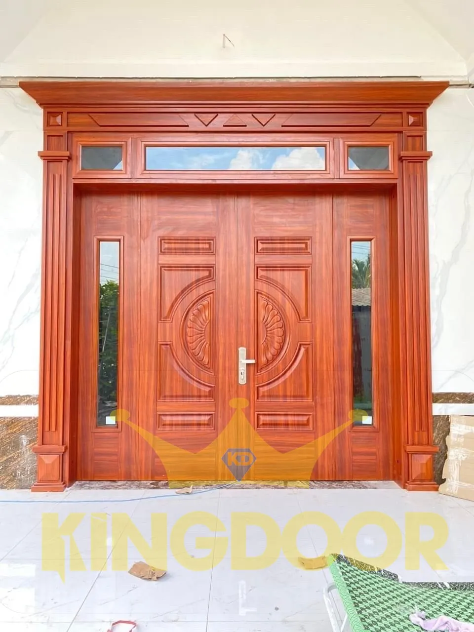 cua-thep-van-go-4-canh-luxury