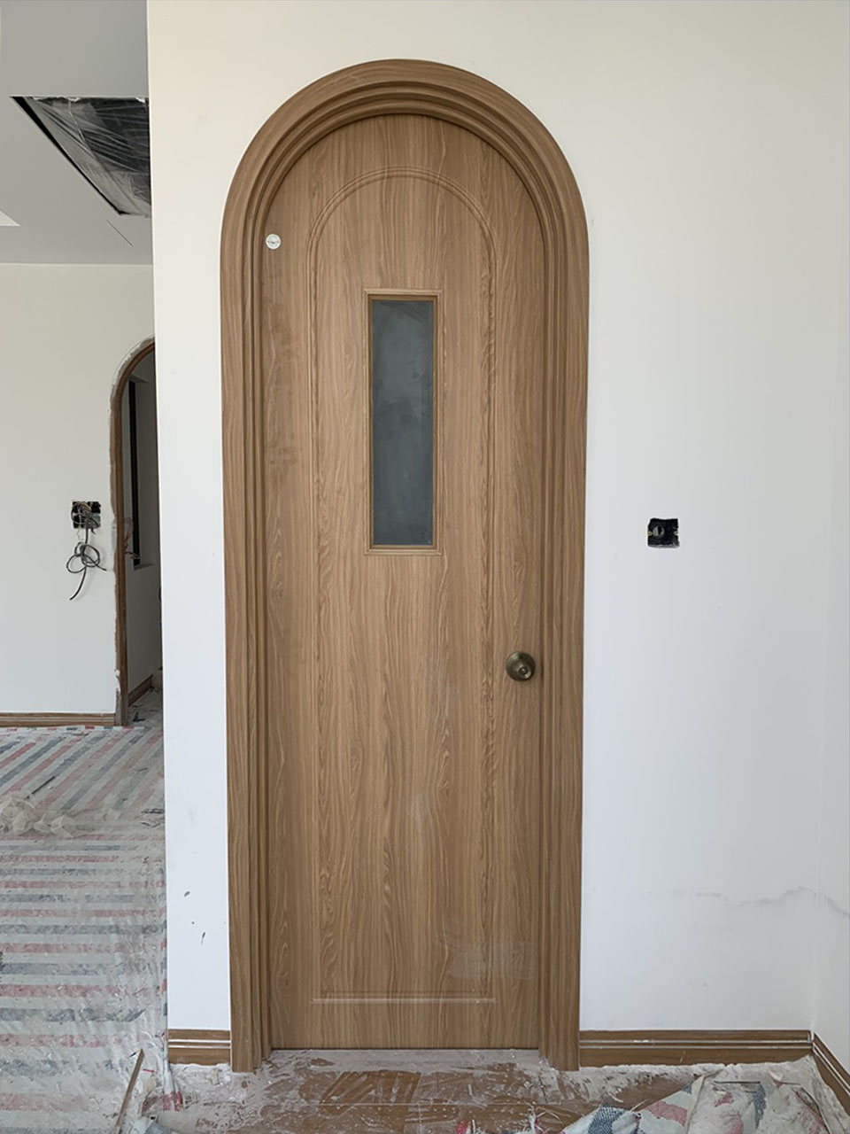 cua-vom-nhua-composite-tai-tan-uyen