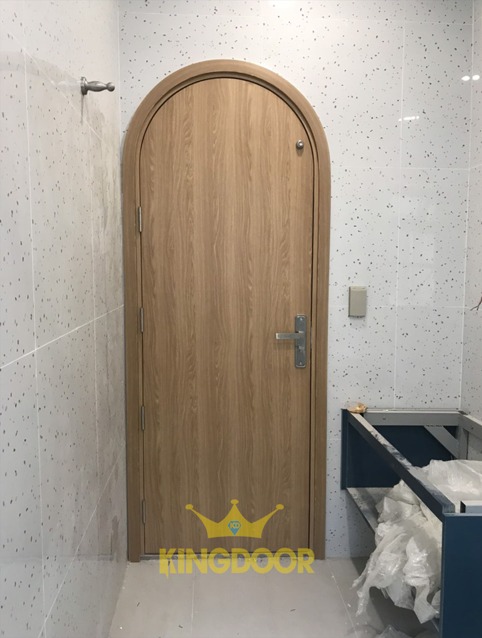 cua-vom-nhua-composite-tai-tan-uyen