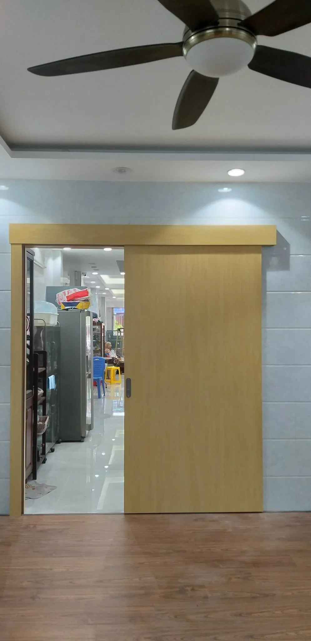 cua-lua-go-cong-nghiep-tai-nha-trang